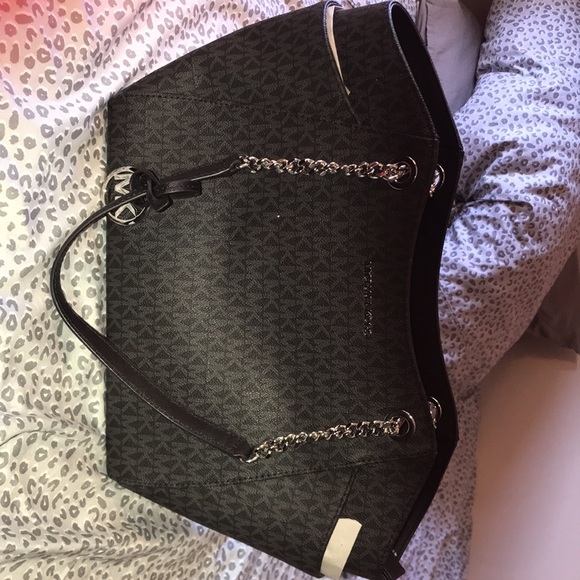 Michael Kors LG Chain Shldr Tote - Picture 3 of 5